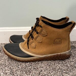 Sorel Tan and Black Waterproof Boots